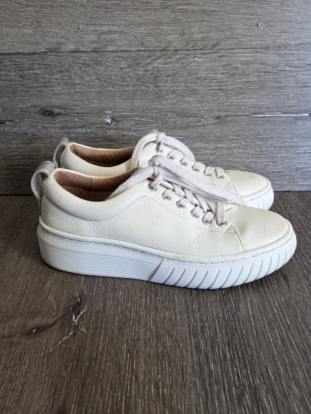 Sofft White Low-Top Leather Sneakers - Casual Platform Style- Size 6.5